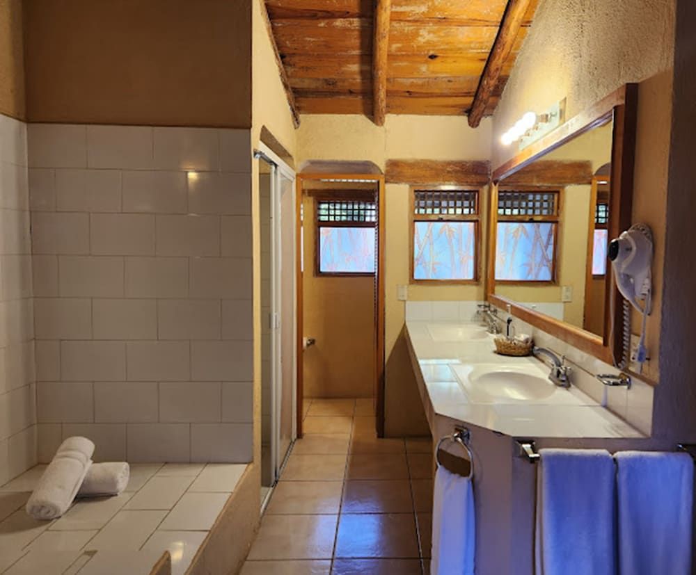 Loto Azul Resort and Spa Junior Suite 8