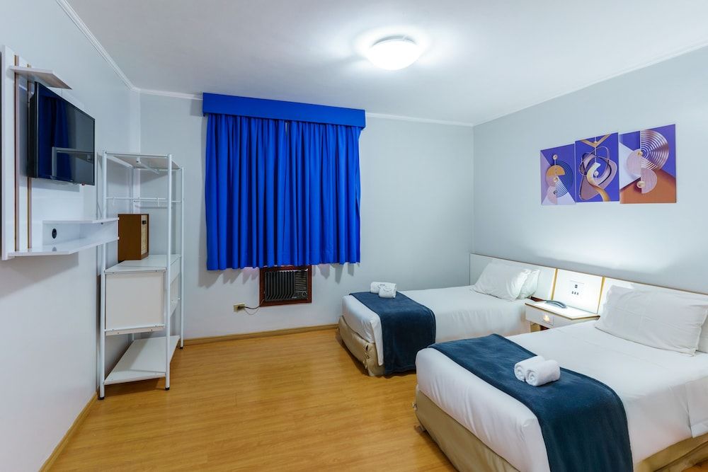 Carillon Plaza Hotel Standard Room