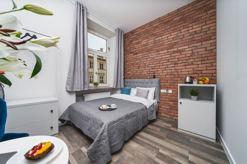 Basic Studio, Multiple Beds