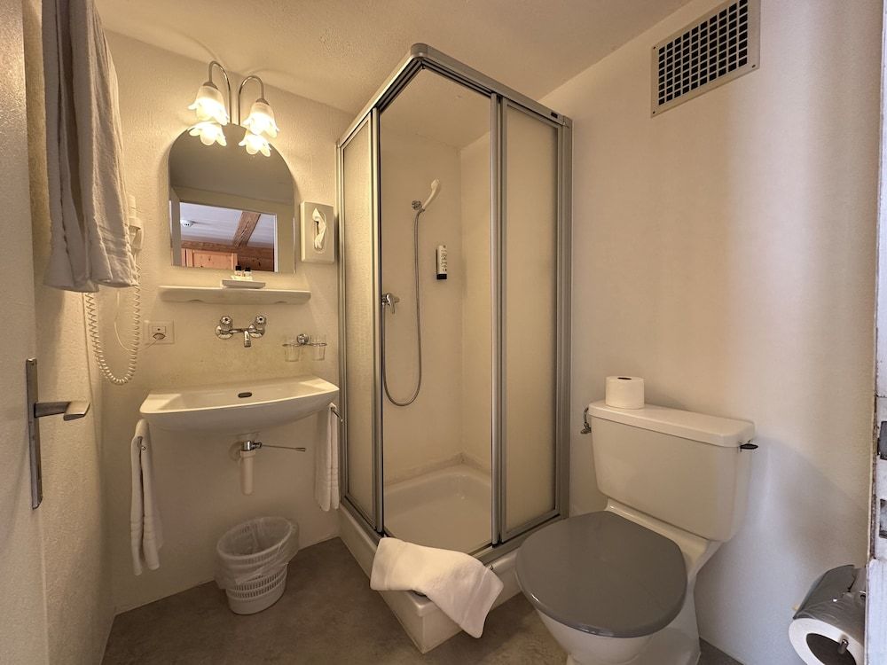 Hotel Chalet Swiss Standard Twin Room 3