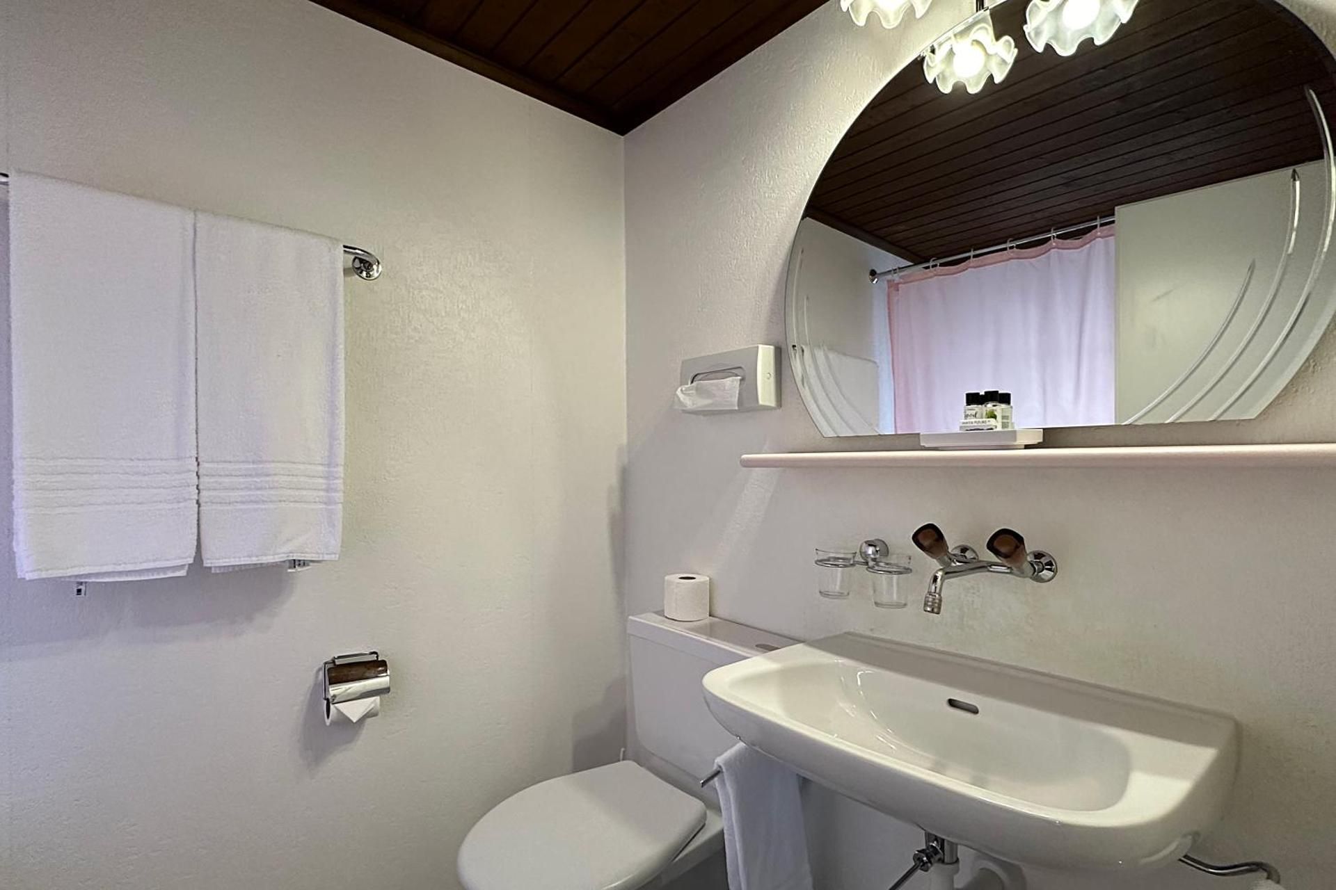 Hotel Chalet Swiss Standard Twin 3