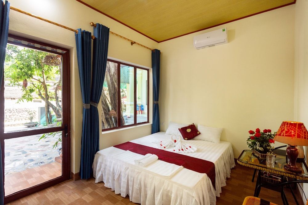 Hang Mua Central Homestay Bungalow room with garden view 5