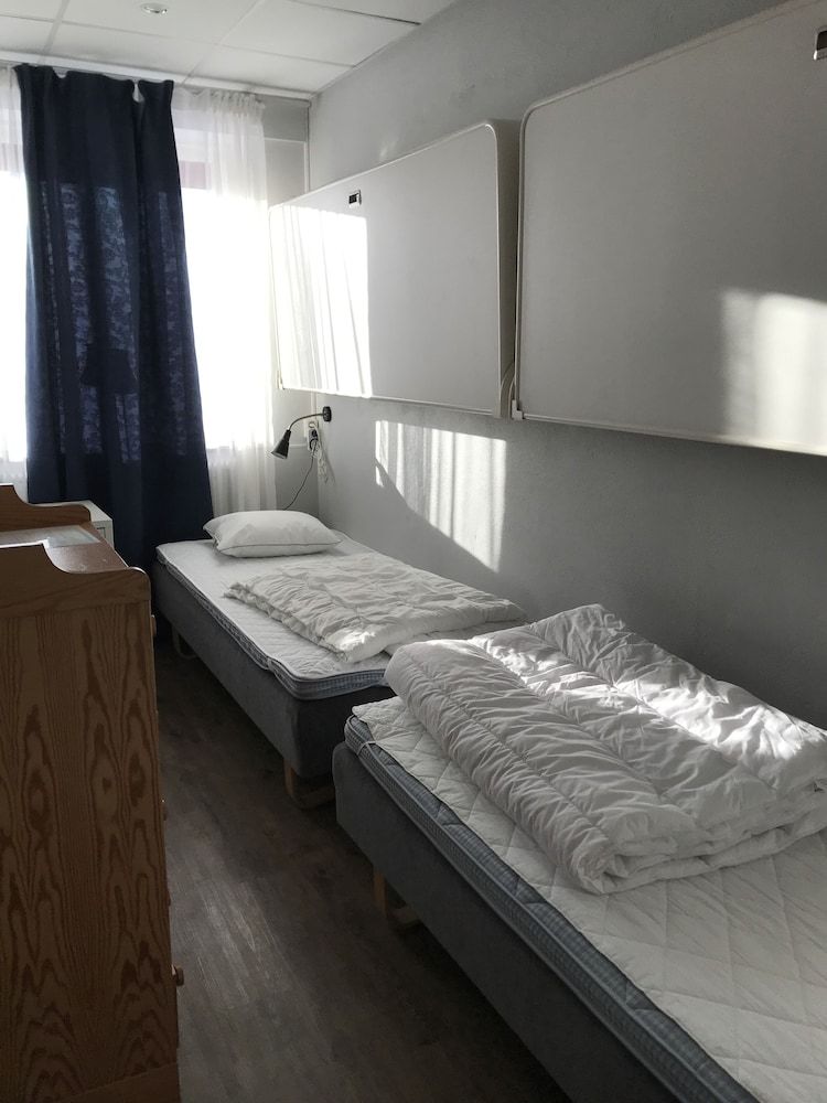 Basic Quadruple Room, Shared Bathroom (Rum 2)
