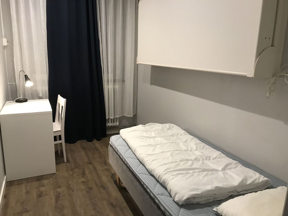 Basic Double or Twin Room, Shared Bathroom (Rum 8a)