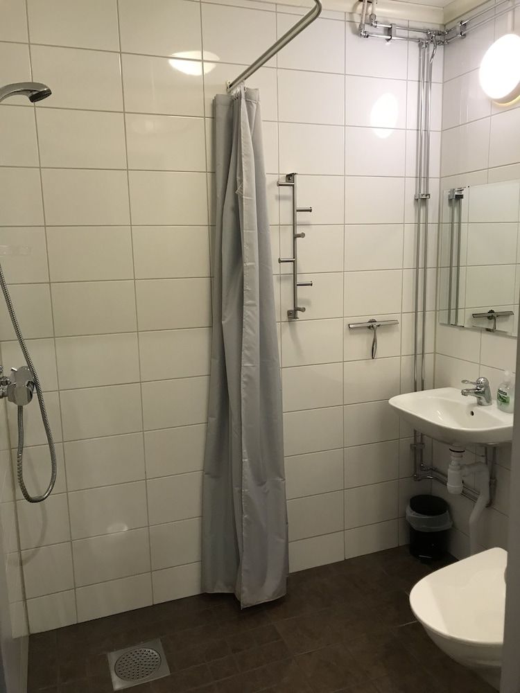 Basic Double or Twin Room, Shared Bathroom (Rum 2a)