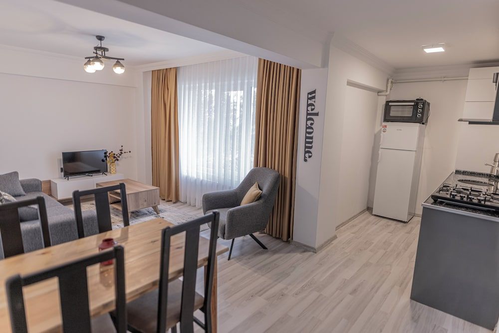 Z&B Home City Condo, 1 Queen Bed with Sofa bed, Non Smoking, Kitchenette 3