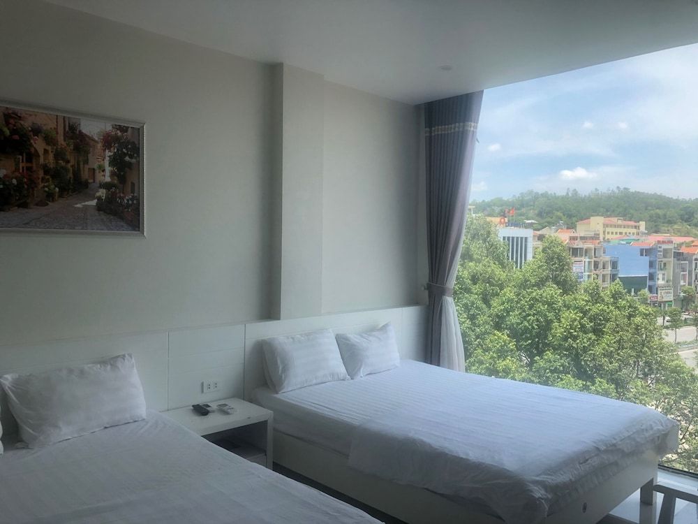 Mekong Halong Hotel Family Room