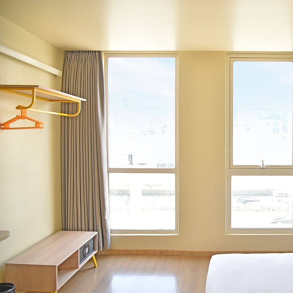 Bloom Golf Course Road Standard Room