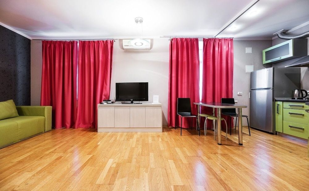 Standard Studio, Balcony