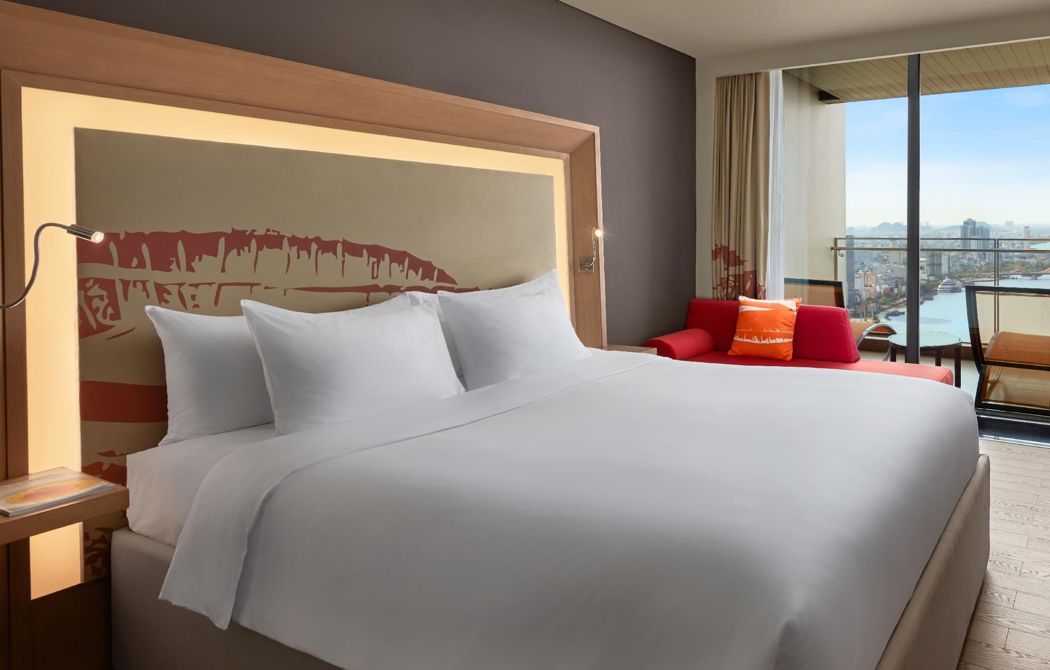 Superior Room, balcony with Han river view - 1 king bed