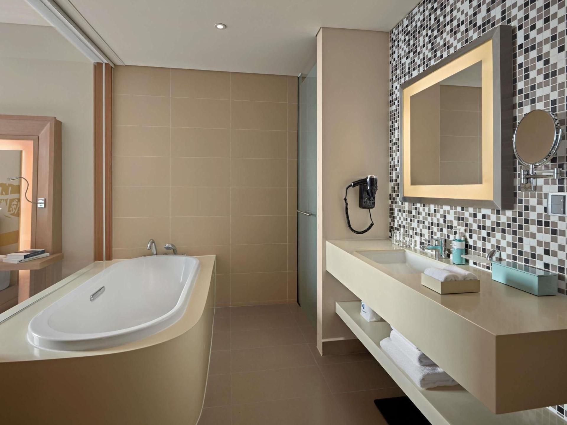 1 Bedroom Apartment, living room, full equipped kitchens, bathtub,1 king bed