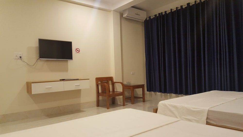 undefined Sky Hotel 7