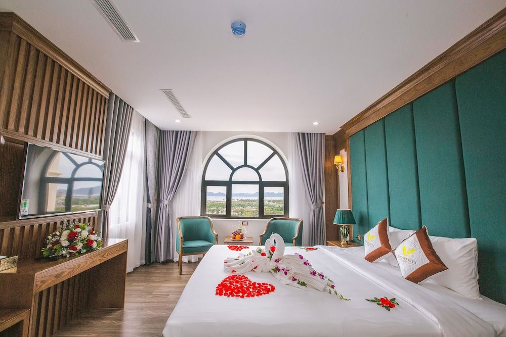 undefined Prosperity Ha Long Hotel 4