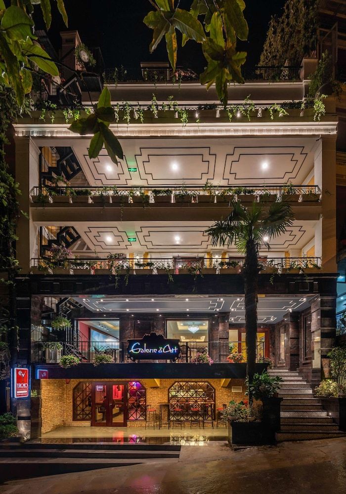 undefined Cat Cat Galerie d'Art 3