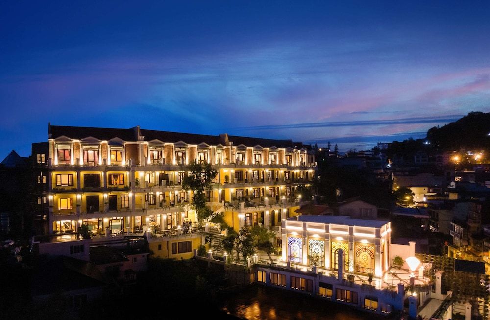 undefined Cat Cat Galerie d'Art 5