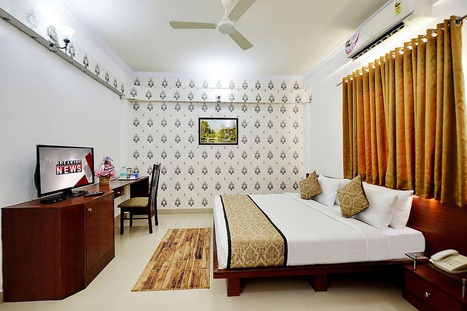 The Liverpool Blue Hotel Premium King Room 3