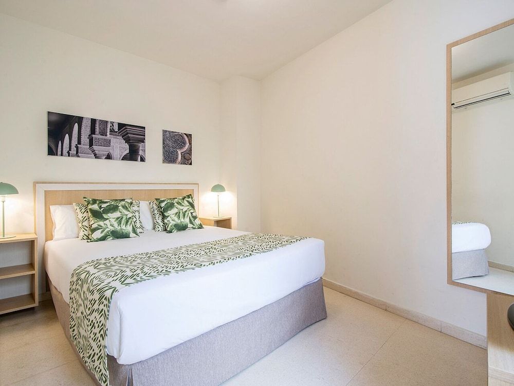 Pierre & Vacances Sevilla Standard Apartment, 1 Bedroom 2