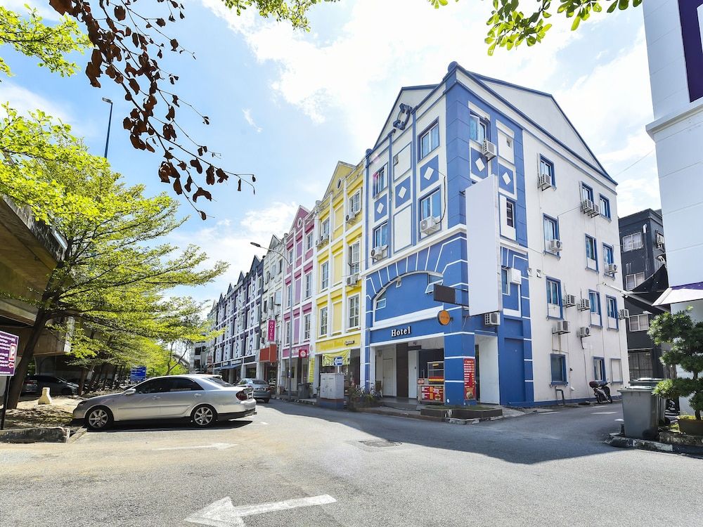 undefined SPOT ON 90477 Hotel Kl2fighter 3