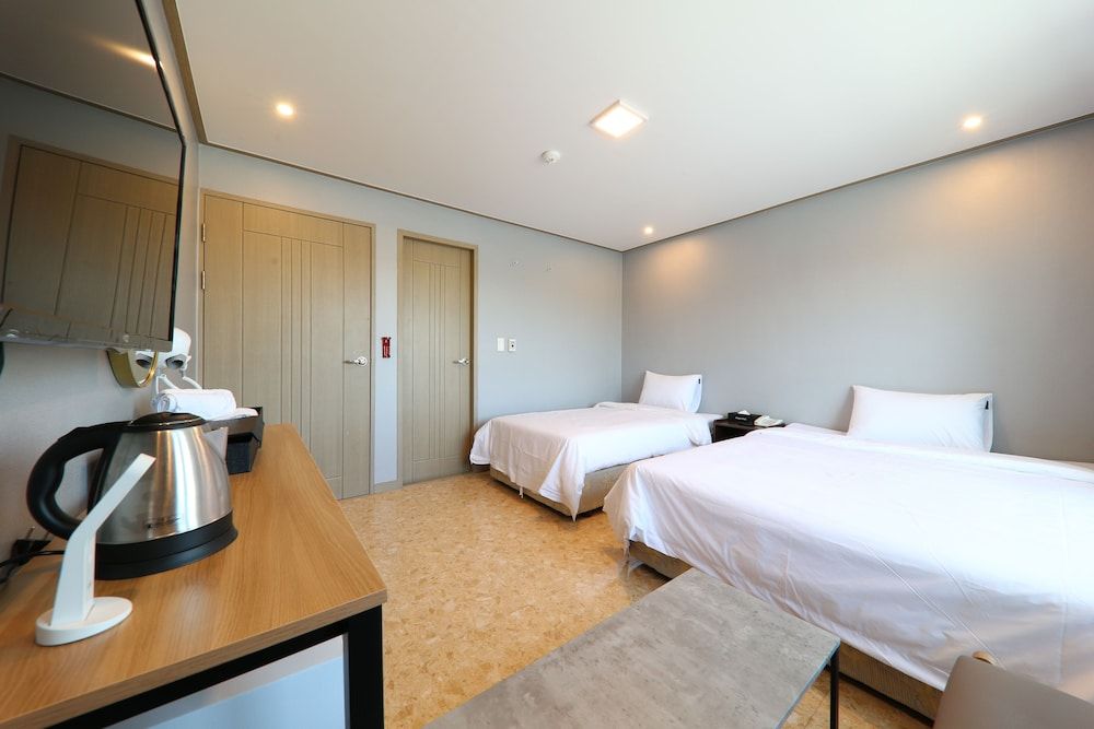 Pure Stay Ocean Standard Twin Room 4