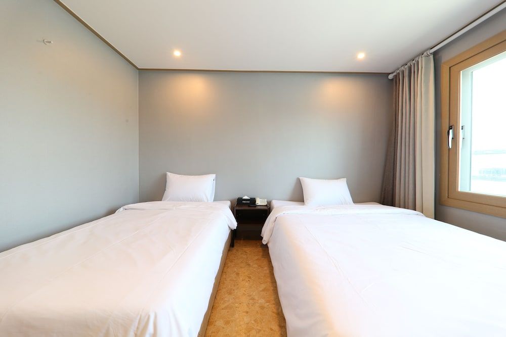 Pure Stay Ocean Standard Twin Room 2