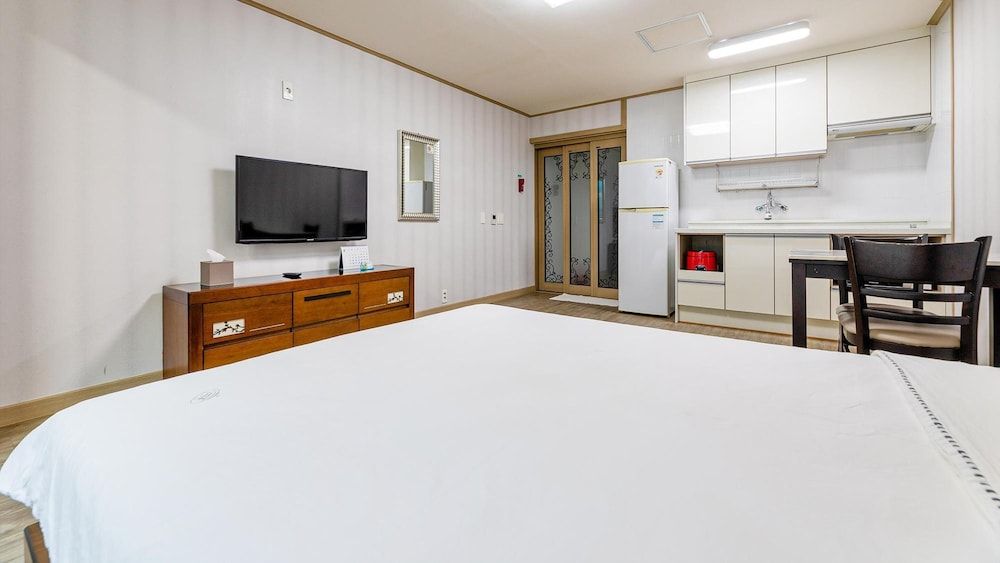 Jeju Badagreen Pension Basic Room, 1 Bedroom (102) 8