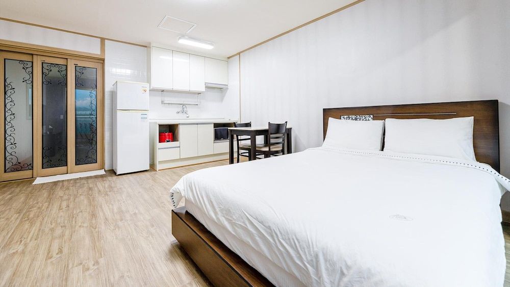 Jeju Badagreen Pension Basic Room, 1 Bedroom (102) 3