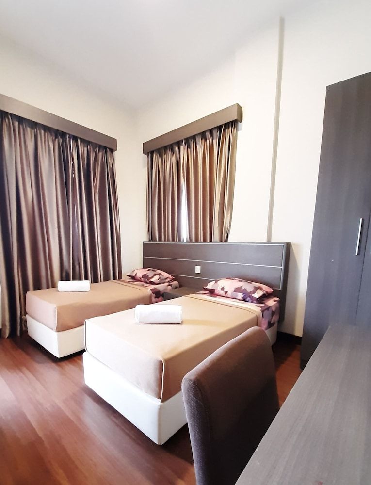 undefined OYO Home 90416 Exclusuites 3