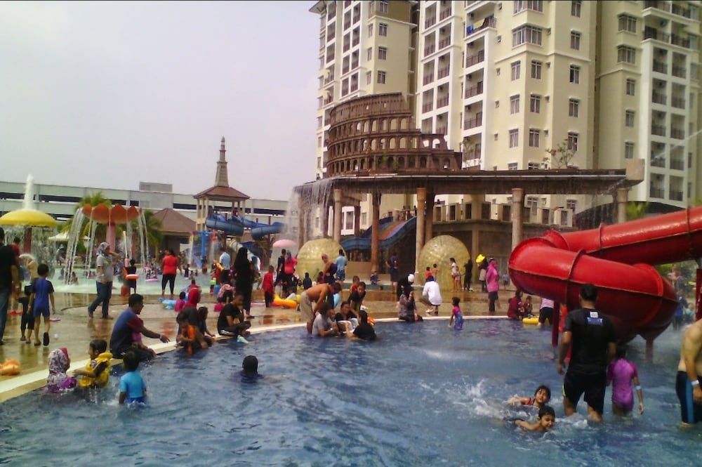 undefined OYO Home 90416 Exclusuites 2