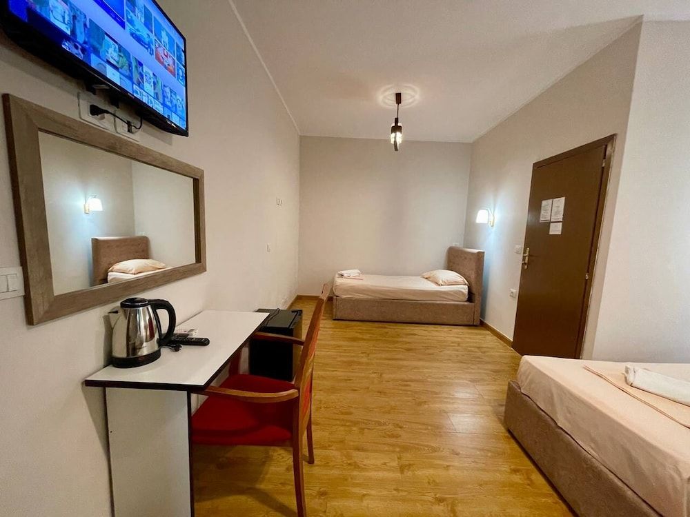 Hotel Globo Classic Triple Room 5