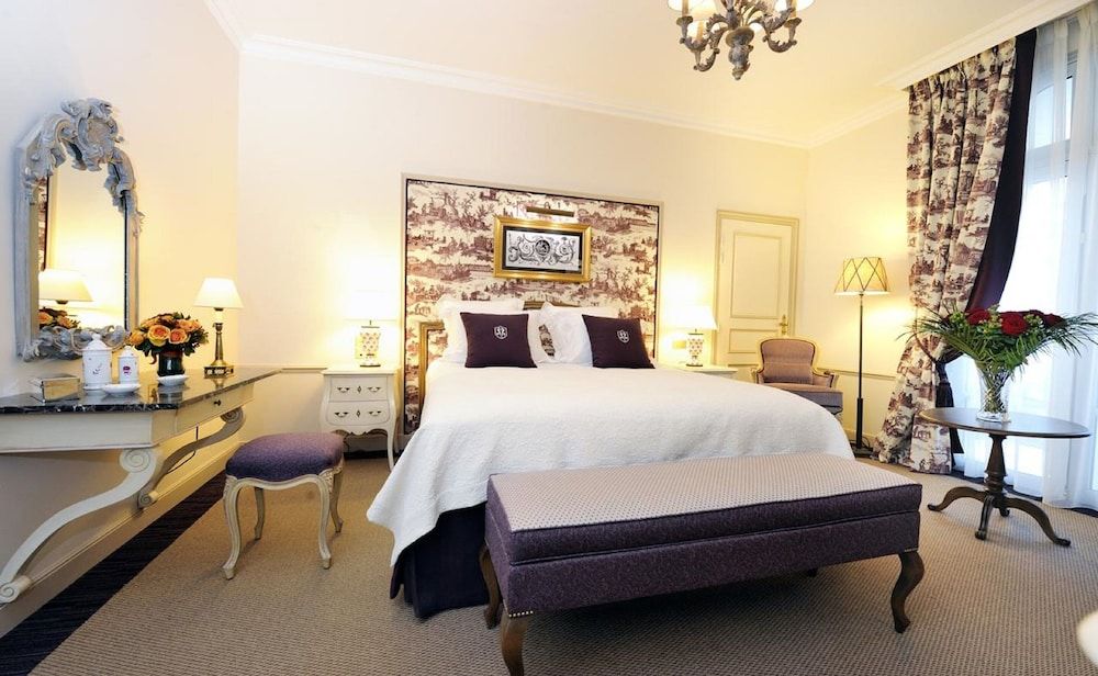 Auberge du Jeu de Paume Deluxe Room 2