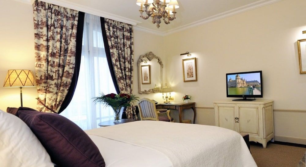 Auberge du Jeu de Paume Deluxe Room 3