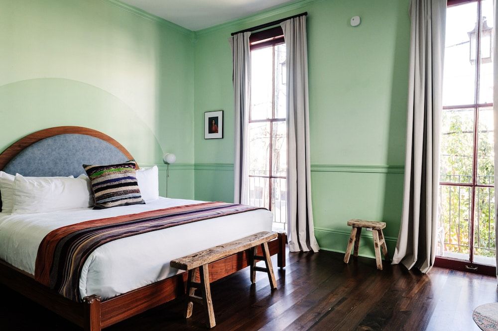 King Room (24/7 Front Desk)