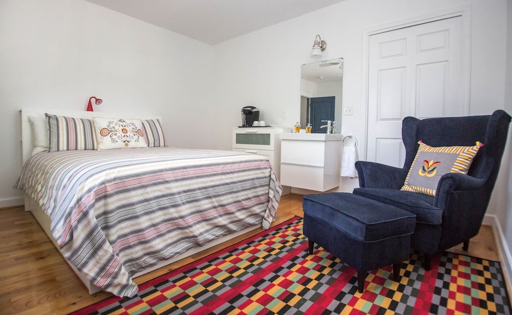 Double Room, 1 Queen Bed, Private Bathroom (Goat Room)
