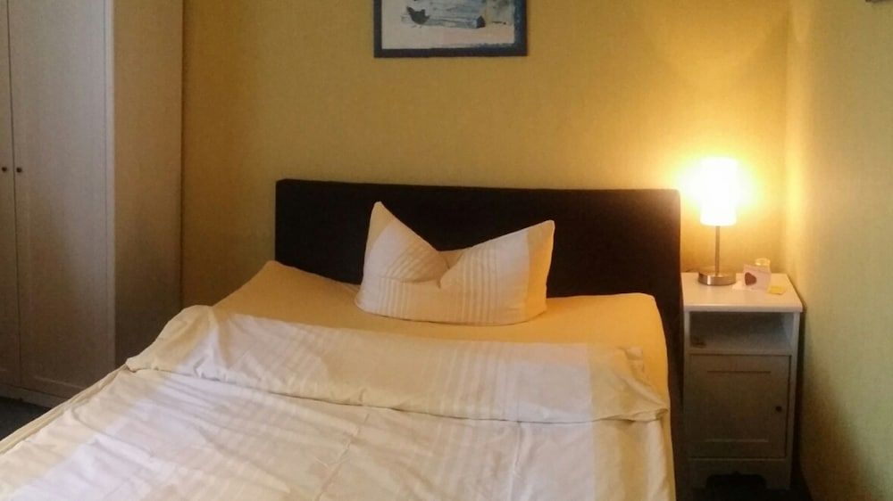 Ferienwohnung, 1 Wohnschlafraum + 1 Schlafzimmer (incl. 50 Euro Cleaning Fee, without Bed Sheets)