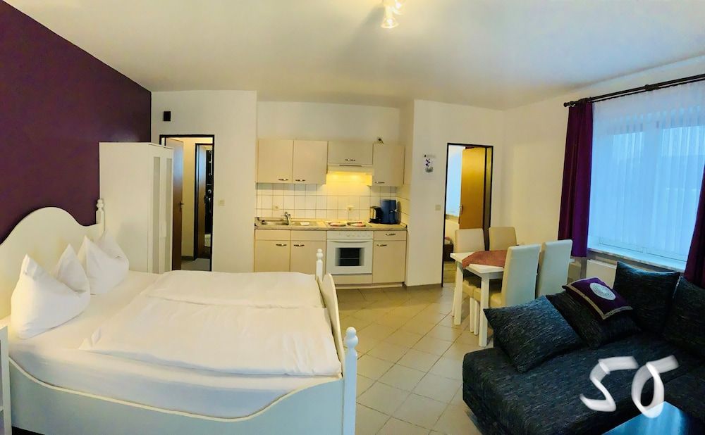 Ferienwohnung, 1 Wohnschlafraum + 1 Schlafzimmer (incl. 50 Euro Cleaning Fee, without Bed Sheets)