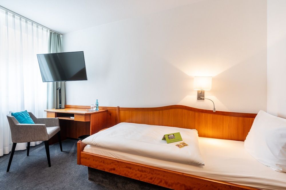 Hotel Frechener Hof Twin Room 4