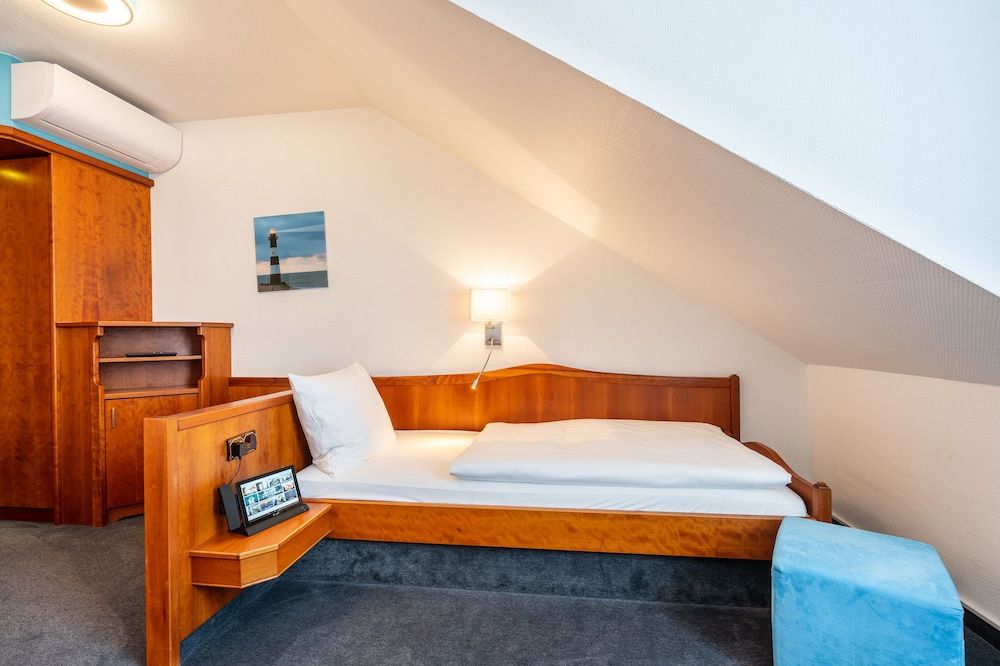 Hotel Frechener Hof Twin Room 3