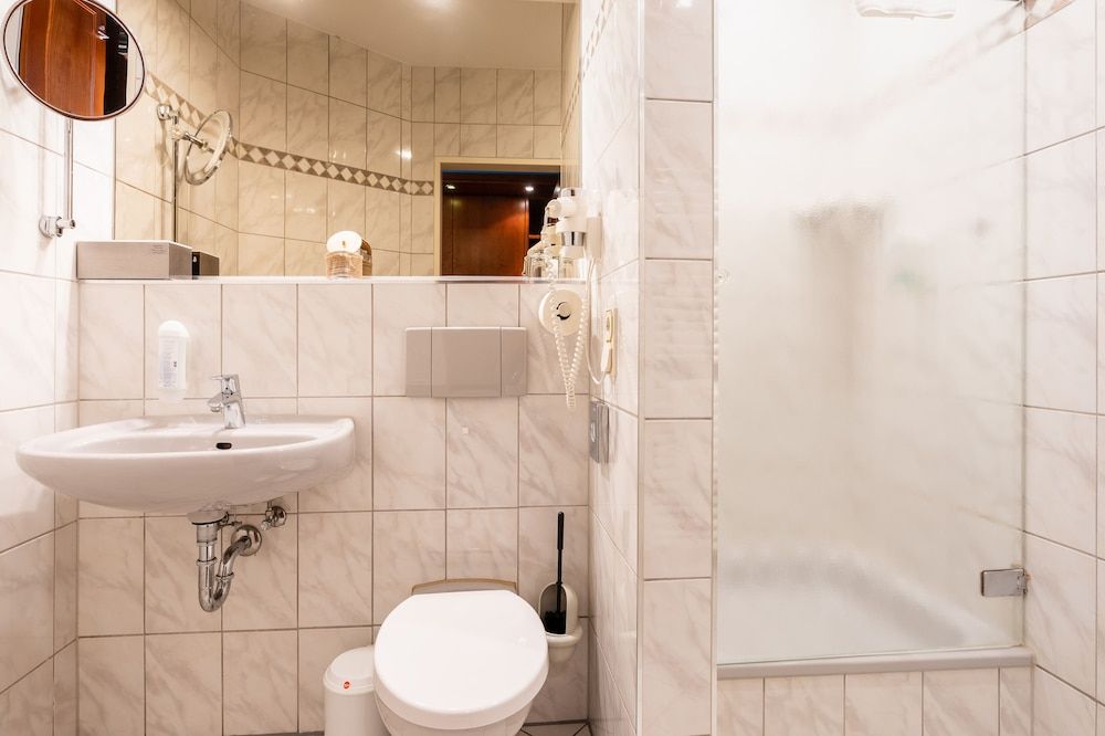 Hotel Frechener Hof Twin Room 6