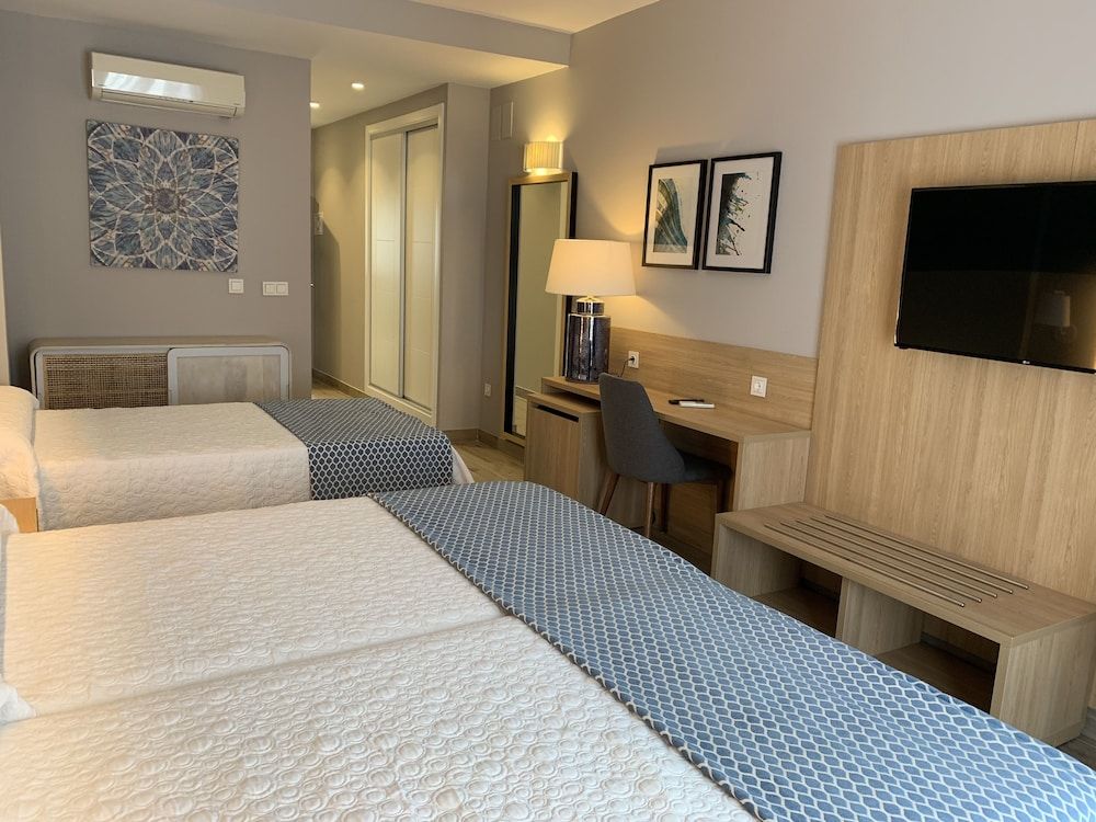 Puerta del Mar Triple Room 2