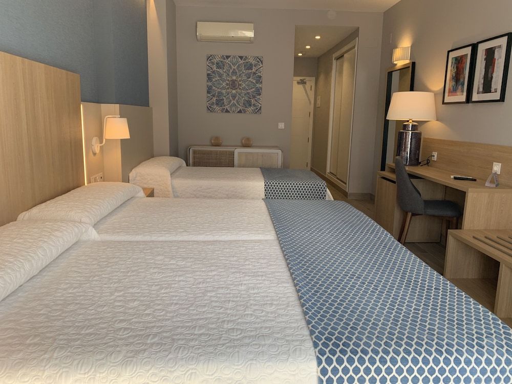Puerta del Mar Triple Room 3
