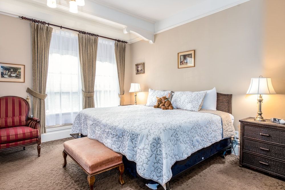 undefined O Canada House 9