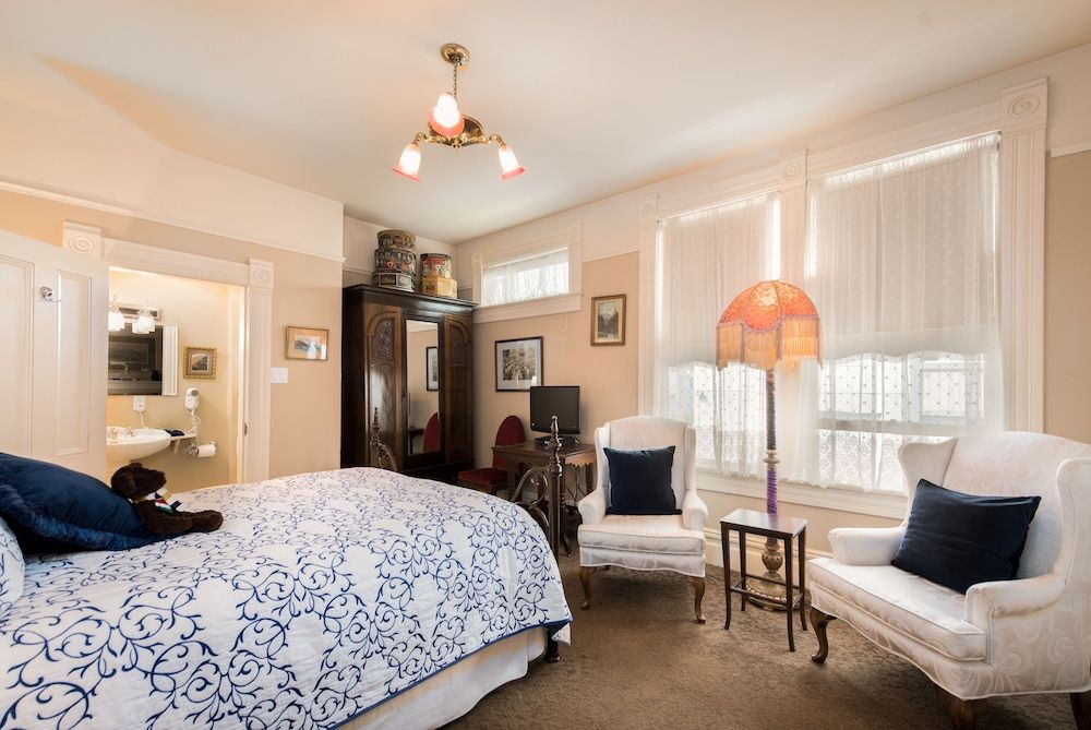 undefined O Canada House