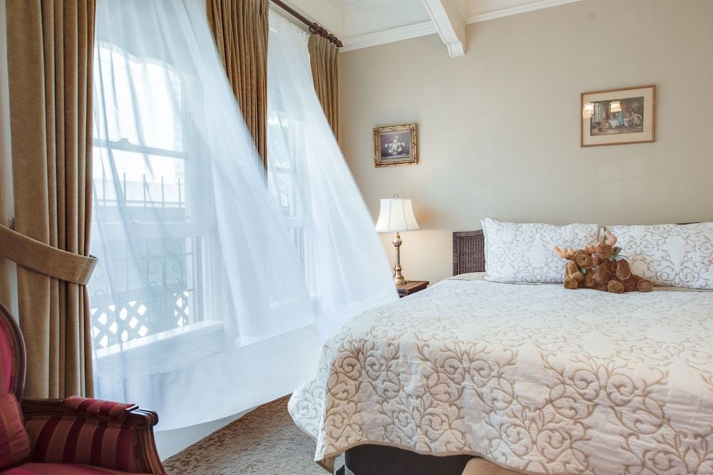 undefined O Canada House 6