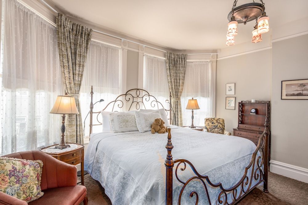 undefined O Canada House 2