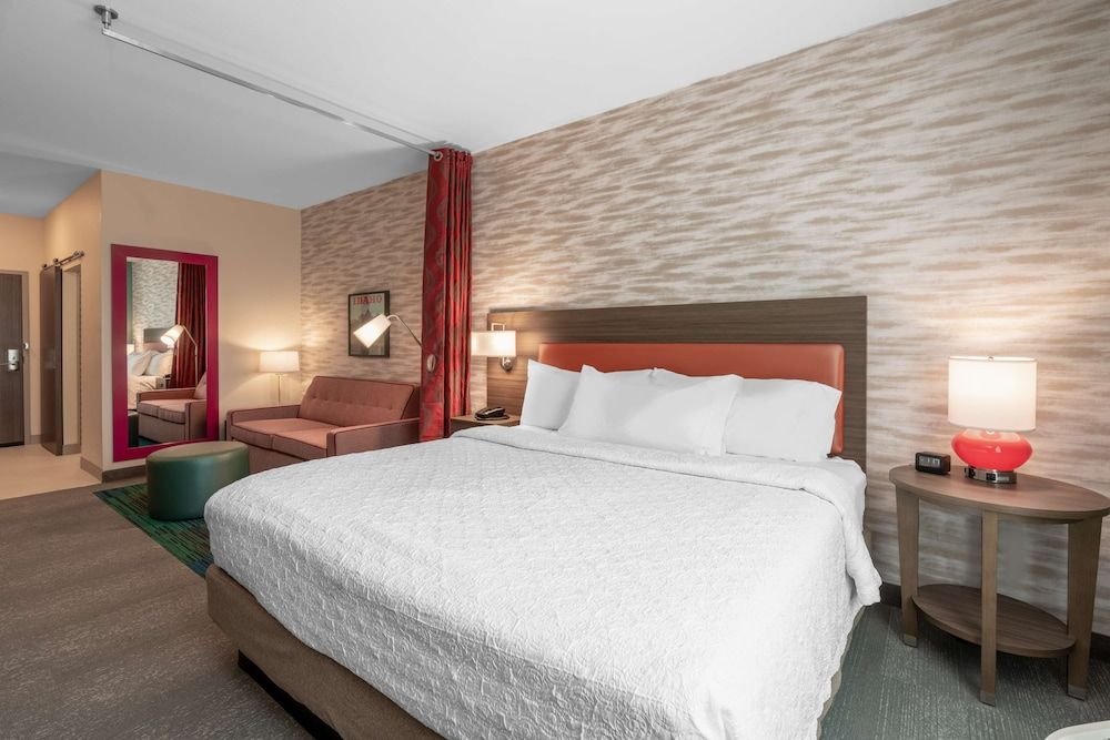Studio, 1 King Bed, Accessible (Hearing)