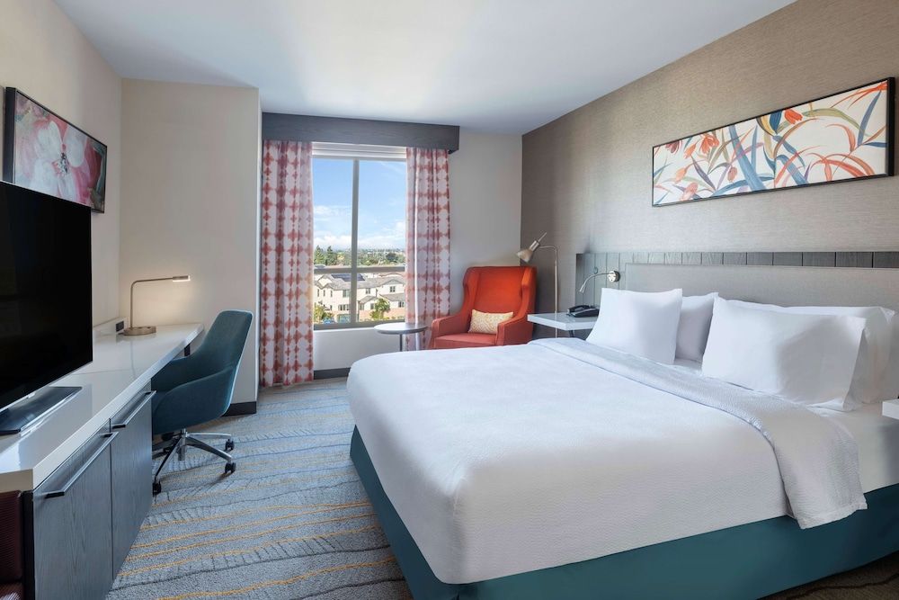 Room, 1 King Bed, Accessible (Hearing)