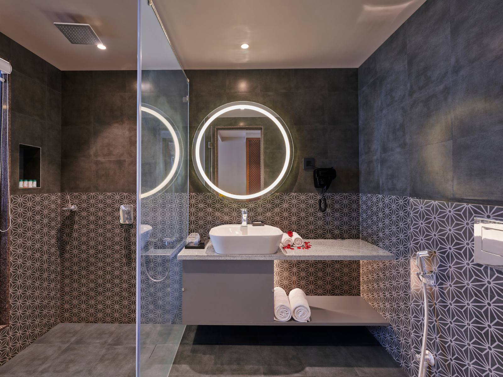 Superior Valley View Room