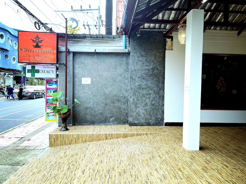 undefined Silver Resortel 7