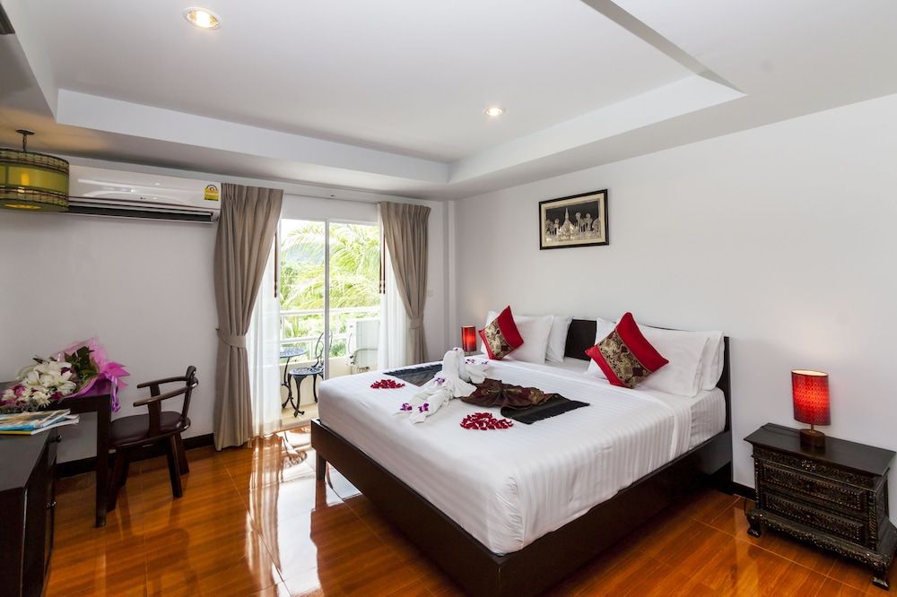 undefined Silver Resortel 2