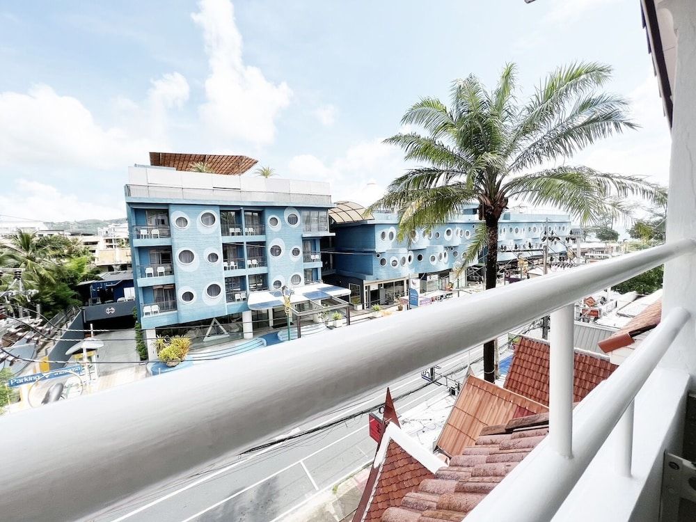 undefined Silver Resortel 8